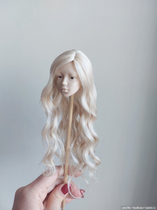 Парик из козочки для Птички Лоры, Китти, Адель, Чарли и им подобным головам, размером 10.5-11 см (фото 6)