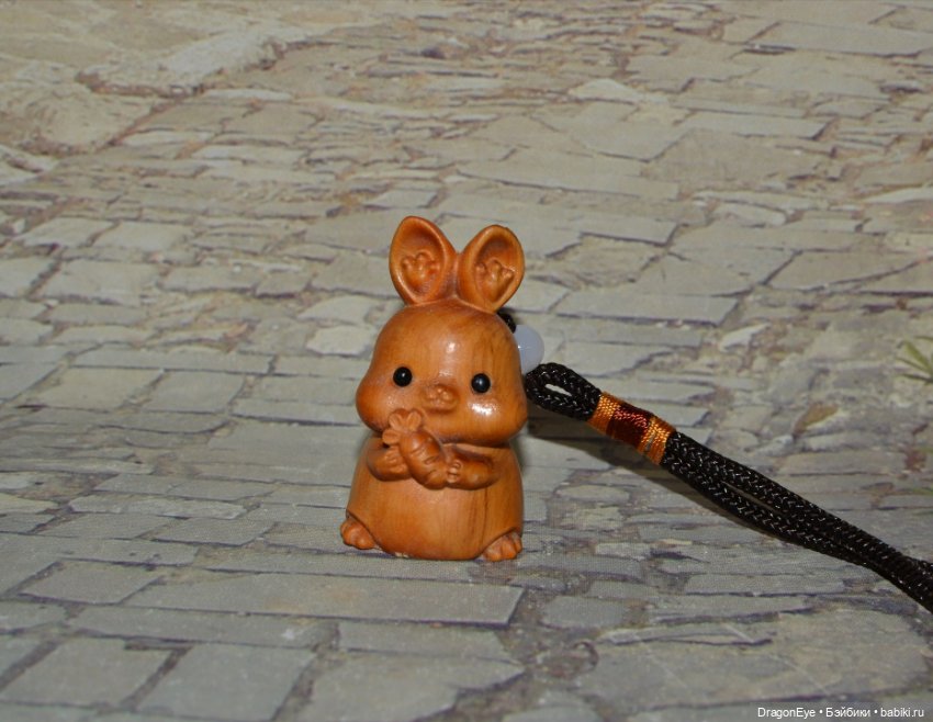 Зайчик-подвеска из дерева (фото 2)