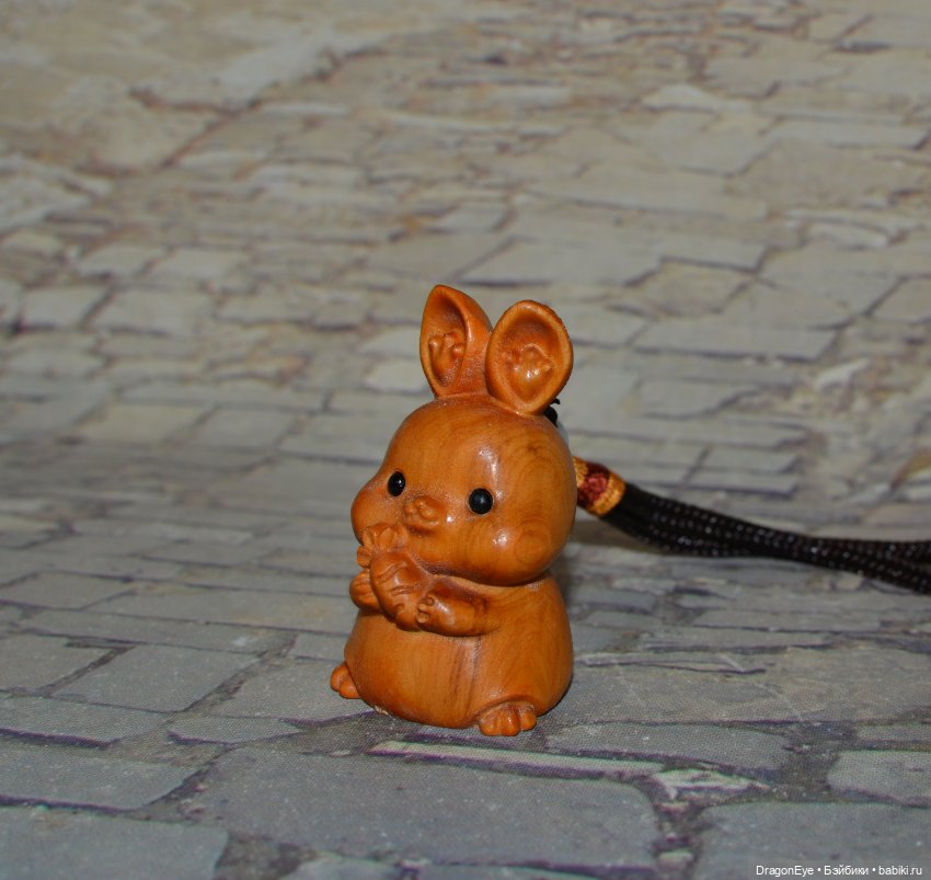 Зайчик-подвеска из дерева (фото 4)