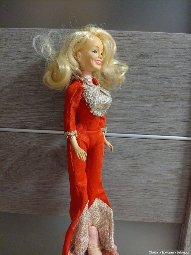 Винтажная барбиобразная кукла в большой грудью (фото 2)
