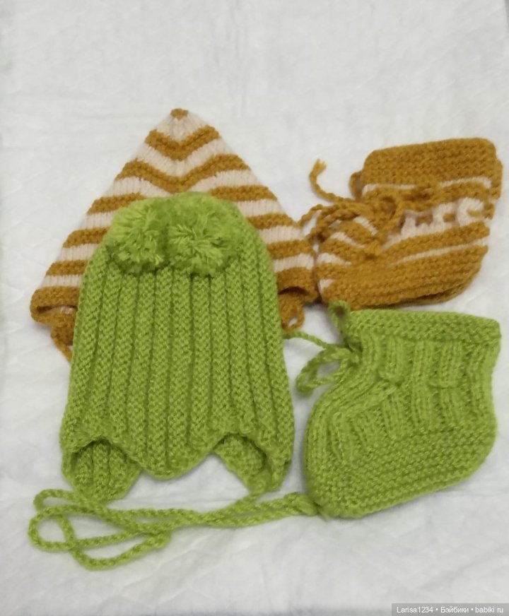 Одежда для кукол Реборн.Шапочка+ пинетки