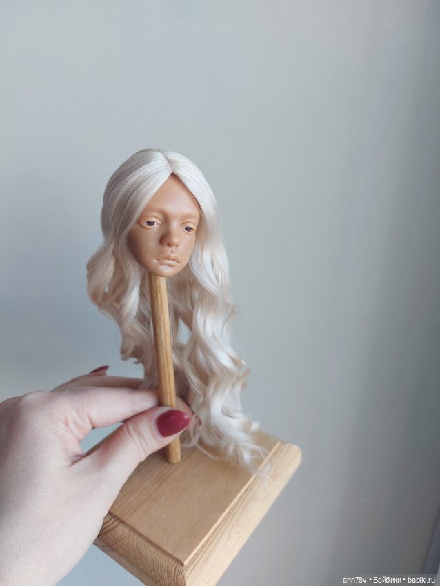 Парик из козочки для Птички Лоры, Китти, Адель, Чарли и им подобным головам, размером 10.5-11 см (фото 10)