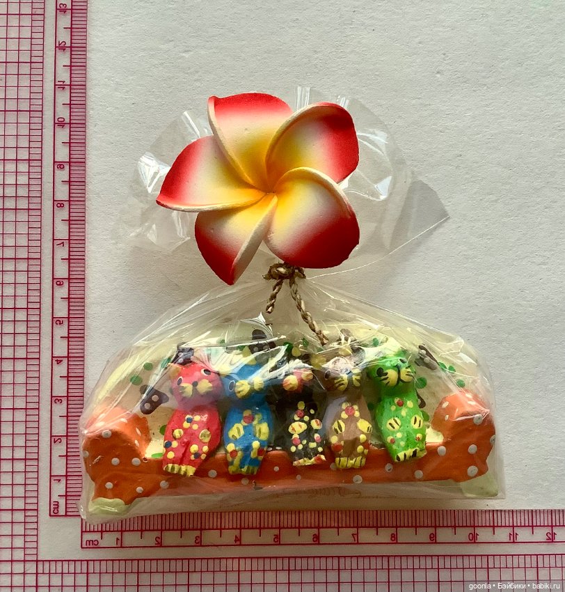 Котики на диване — Статуэтки