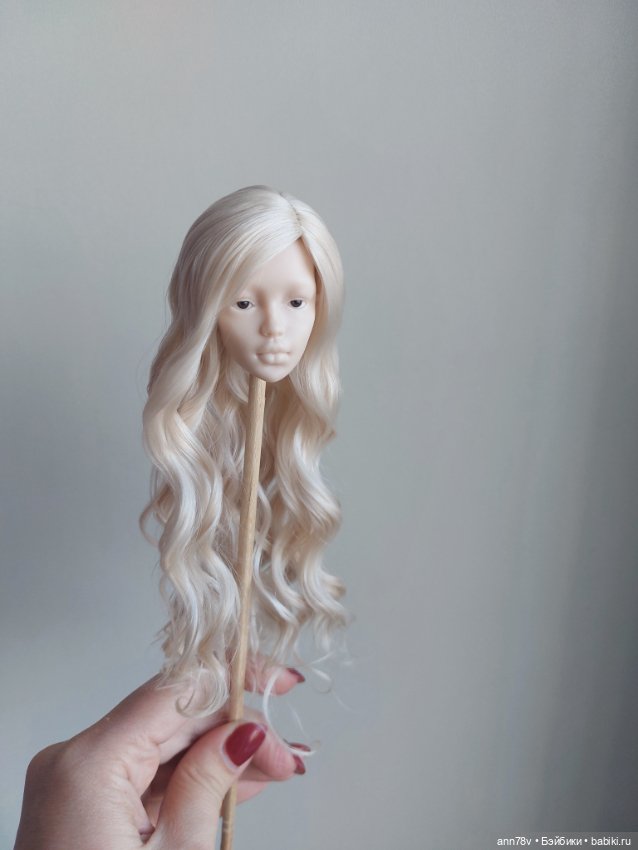 Парик из козочки для Птички Лоры, Китти, Адель, Чарли и им подобным головам, размером 10.5-11 см (фото 7)