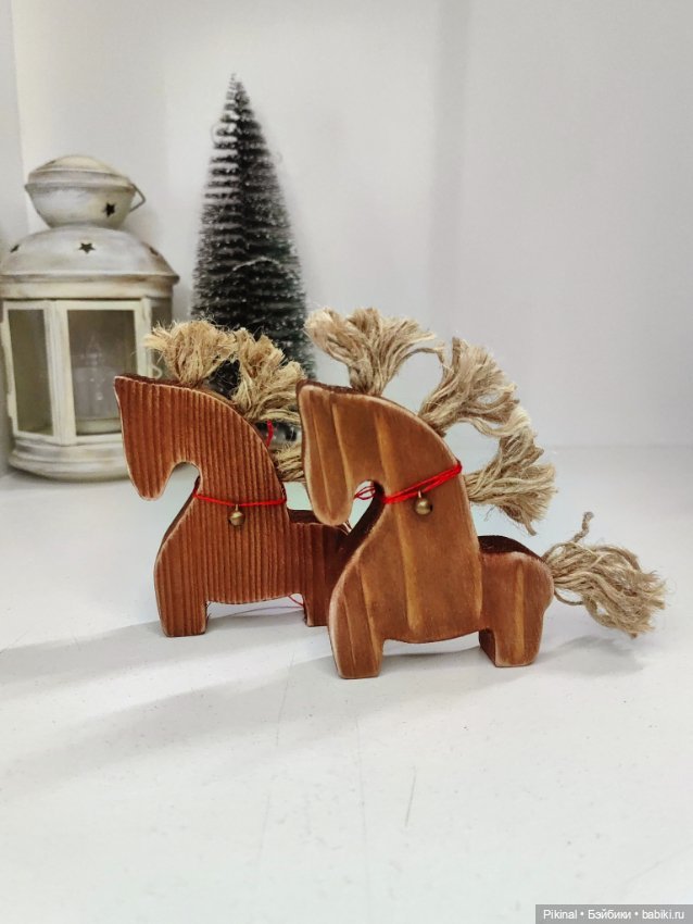 Лошадки деревянные) — Аксессуары для кукольных фотосессий (фото 2)