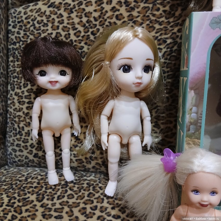 Огромный лот маленьких кукол