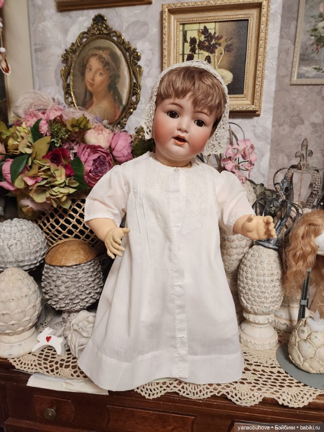 Винтжные белые детские платья и нижние сорочки для ваших кукол