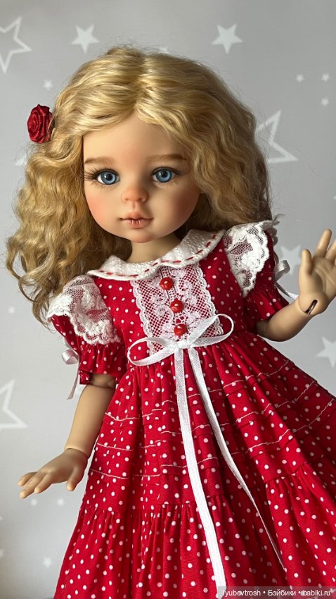 Платье красное в горошек с пышным подъюбником для Паола Рейна и аналогичных кукол