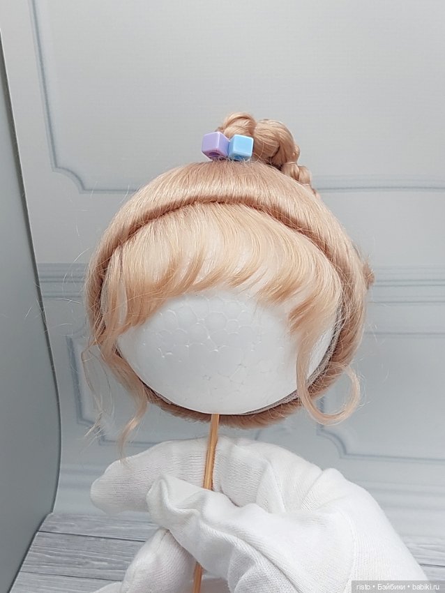 Парик Awen 9-10 с хвостиком, косичкой и разноцветной резинкой (фото 4)