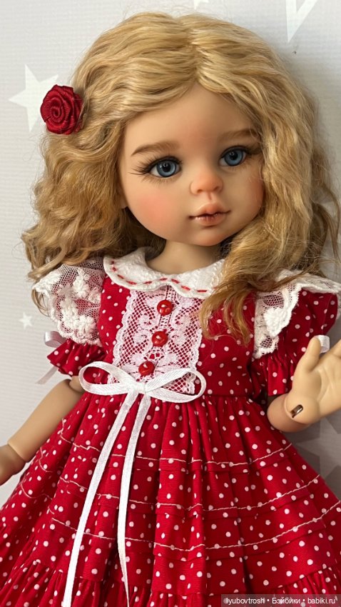 Платье красное в горошек с пышным подъюбником для Паола Рейна и аналогичных кукол