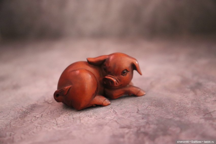 Нэцкэ "Свинья". Винтаж — Статуэтки