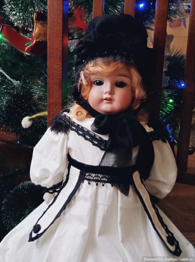 Платье для антикварной куклы