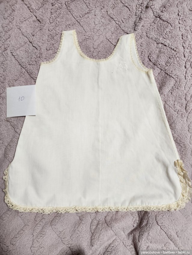 Винтжные белые детские платья и нижние сорочки для ваших кукол