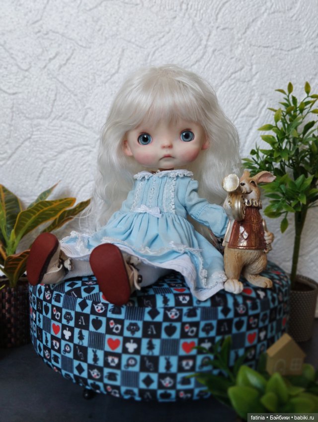 Пуф/софа "Alice forever" Синий на ножках 1:6