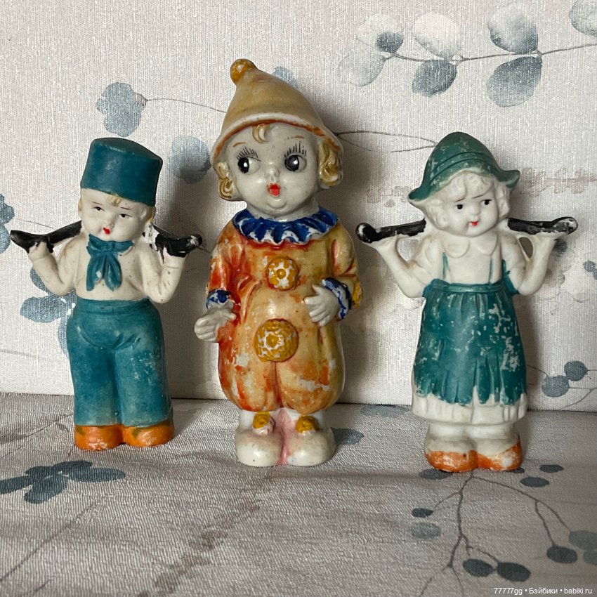 Клоун и парочка с коромыслами (фото 8)