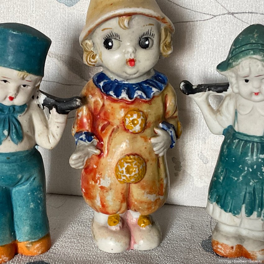 Клоун и парочка с коромыслами (фото 3)