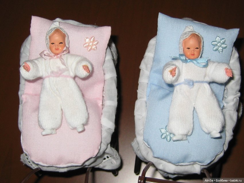 Набор крошечных пупсиков в нарядных колясочках (фото 5)