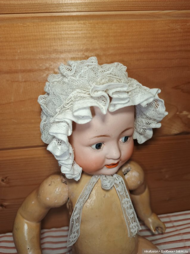 Чепчик - боннет из антикварных тканей для винтажной или антикварной куклы