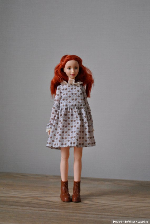 Платья для кукол формата 1/6