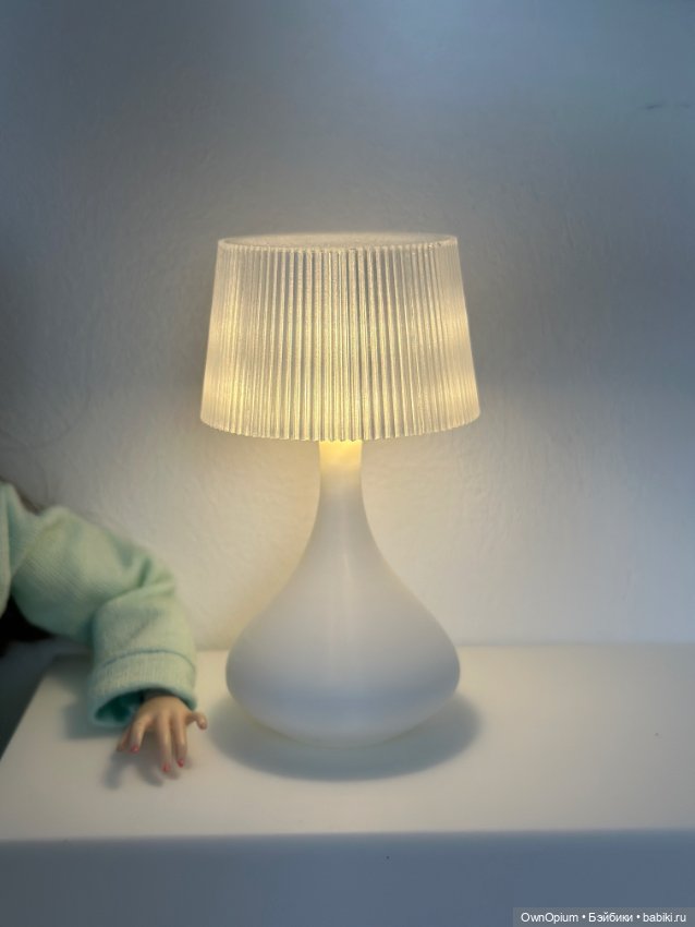 Лампа (полупрозрачный абажур) 1/6