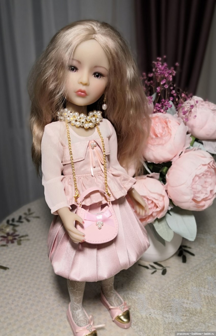Lou Ruby Red — Коллекционные куклы (фото 2)