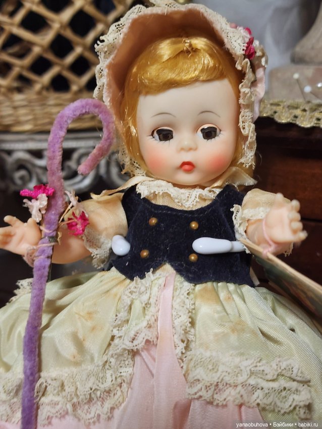 Винтажная куколка Мадам Александр пастушка, год выпуска 1967 (фото 2)