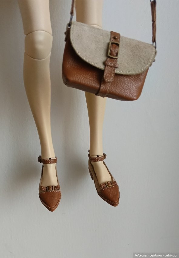 Двухцветный комплект из кожи и замши, три предмета