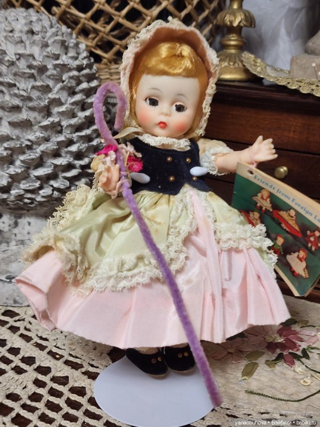 Винтажная куколка Мадам Александр пастушка, год выпуска 1967 (фото 5)