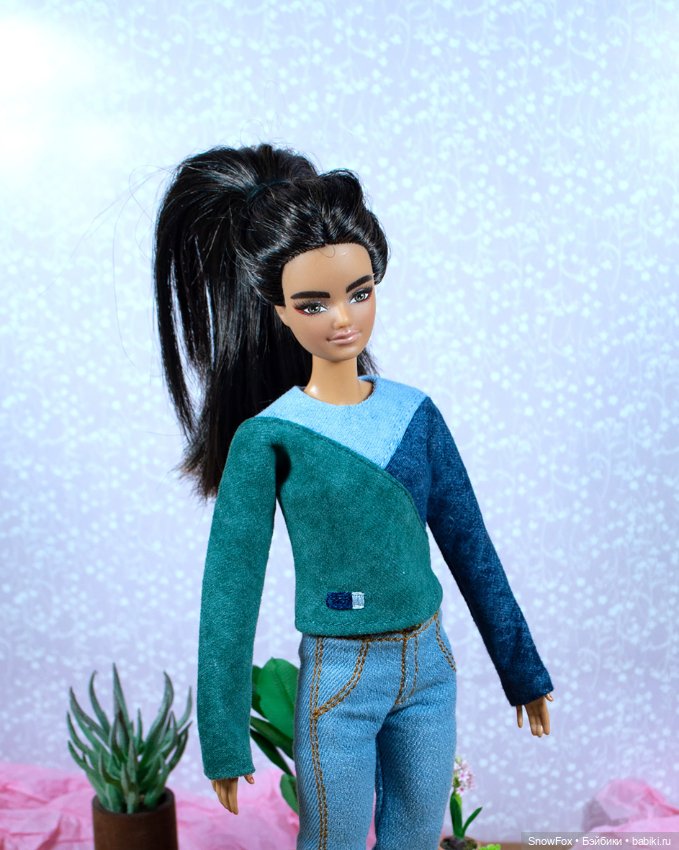 Бадлон "Колорблок 6" с вышивкой для барби (стандарт), бжд