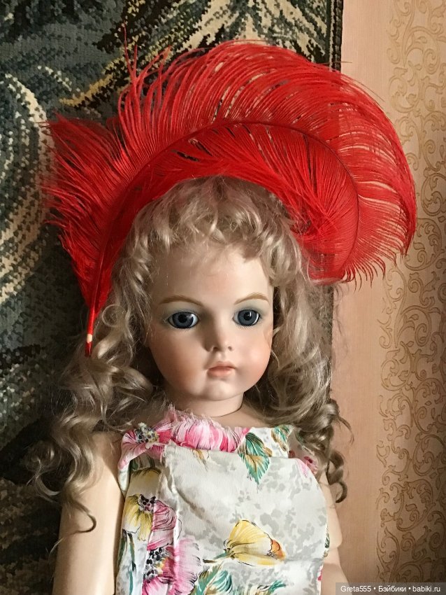 Красное крупное перо страуса , премиального качества , для декора кукол (фото 4)