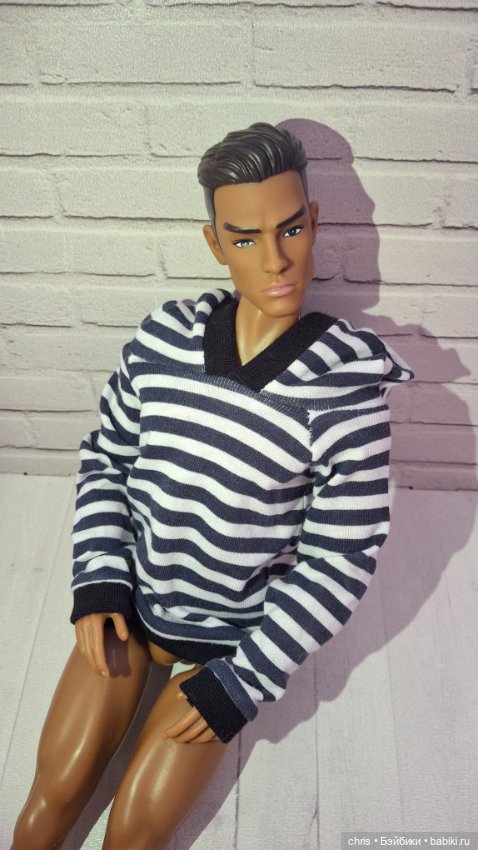 Толстовка на Адонисов — Одежда