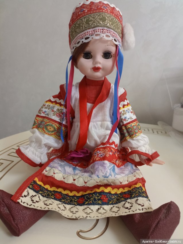 Кукла в национальном костюме 70 ые годы