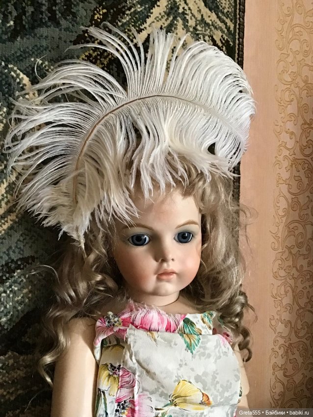 Белоснежное перо страуса премиального качества , уже изогнутое , для кукольного декора