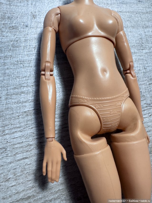 Тело Барби Марго Робби из сета "Сцена у костра" по фильму "Барби" (фото 5)