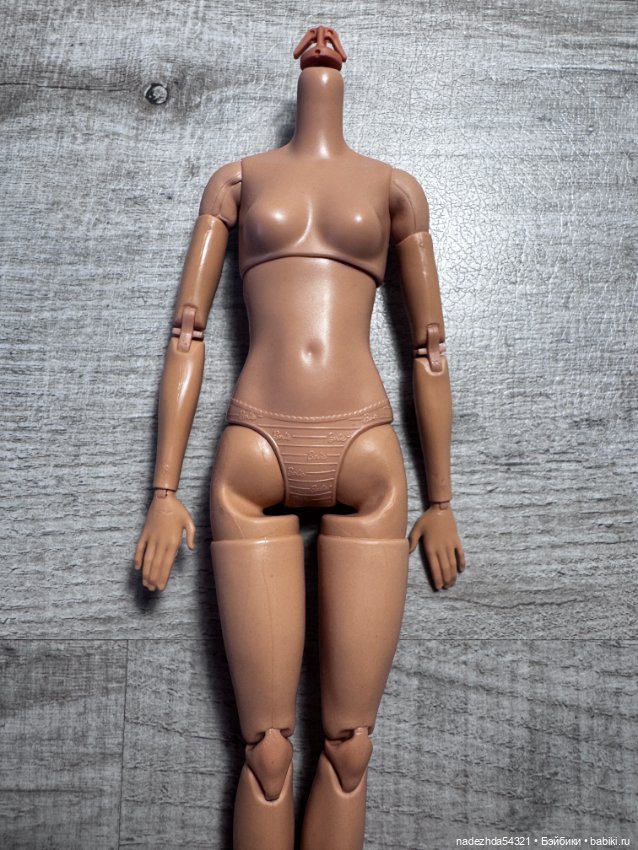 Тело Барби Марго Робби из сета "Сцена у костра" по фильму "Барби" (фото 2)