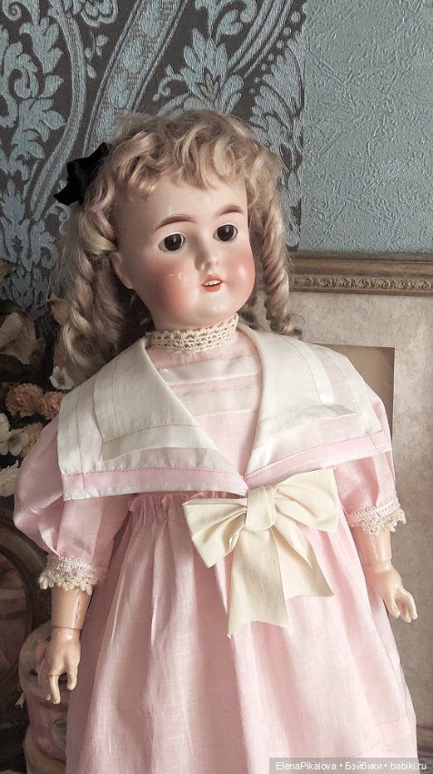 Платье и парик для антикварной куклы