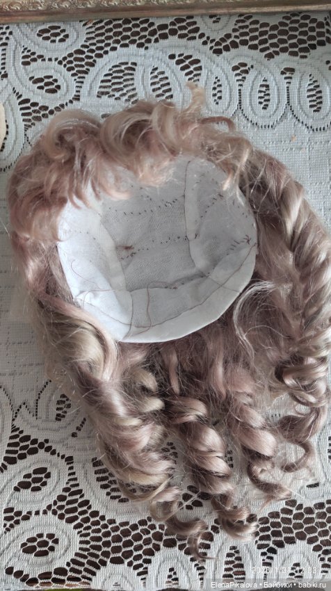 Платье и парик для антикварной куклы (фото 6)