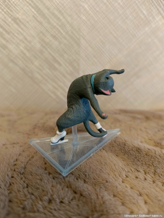 Фигурка "Кошка на коньках" (фото 3)