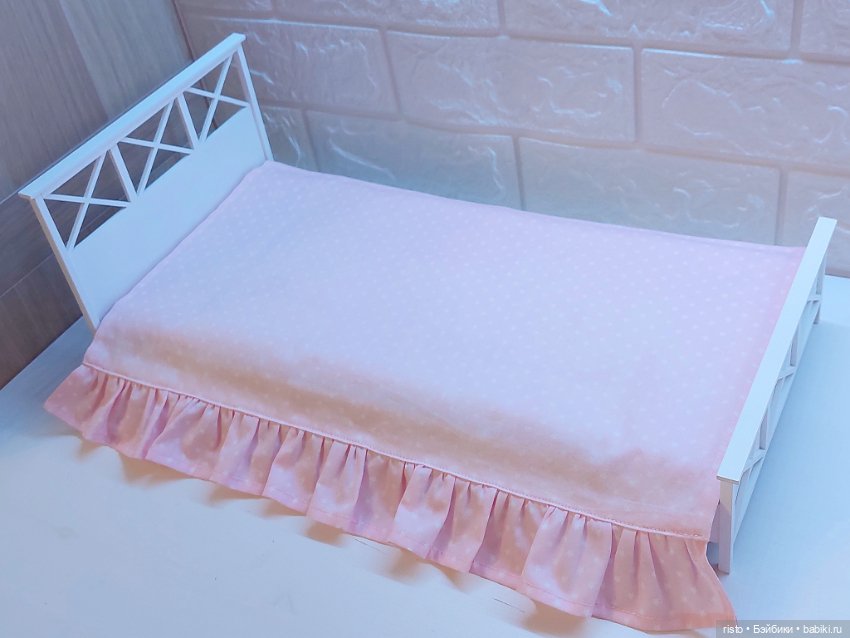 Белая кровать для кукол формата 1/4 и 1/6 от известных мастеров Woodentales