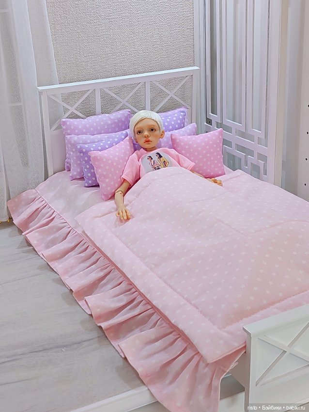 Белая кровать для кукол формата 1/4 и 1/6 от известных мастеров Woodentales (фото 7)