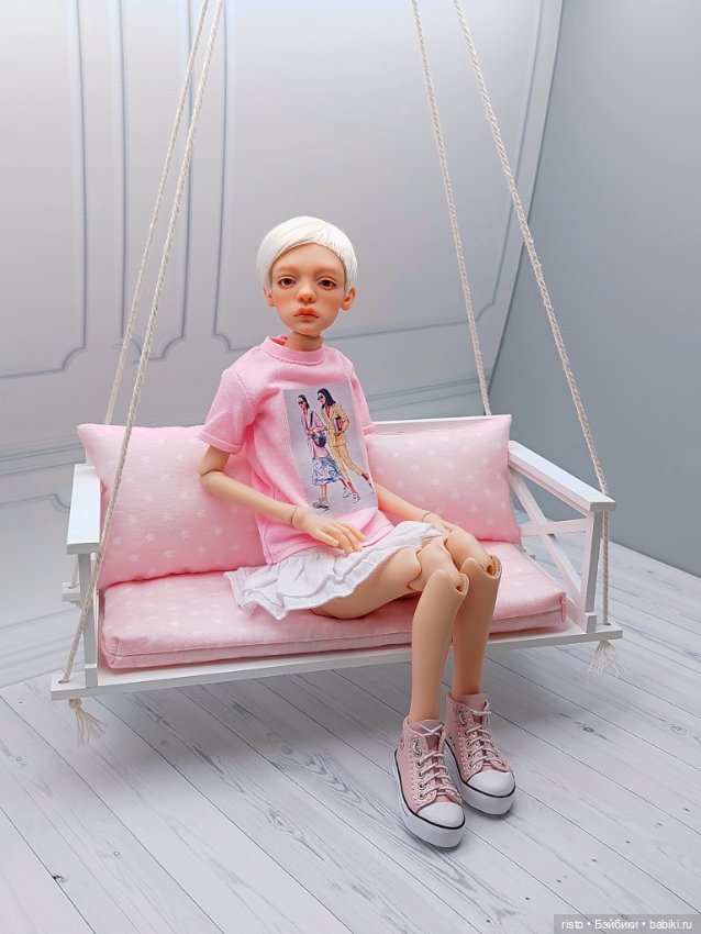 Белые подвесные качели для кукол формата 1/6 от Woodentales (фото 2)