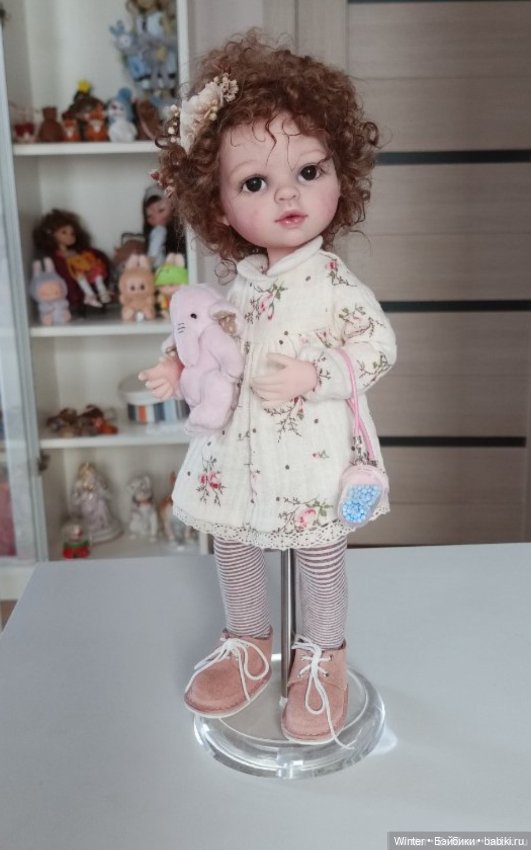 Стенд-подставка для кукол в упаковке (фото 4)