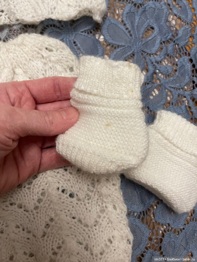 Костюмчик вязаный с пинетками для антикварной или любой другой куклы (фото 10)