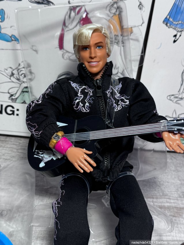 Кен Райан Гослинг из сета "Сцена у костра" по фильму "Барби" (2) (фото 2)