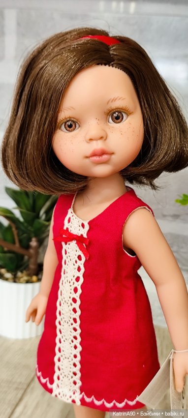 Кэрол в наряде от Лифенко