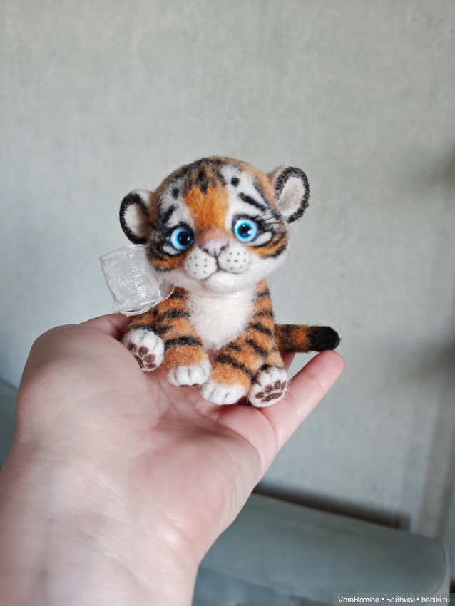 Тигрёнок из шерсти — Авторские игрушки (фото 6)