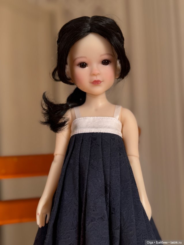 Ruby Red Кукла Юн Джин, 37 см (фото 3)