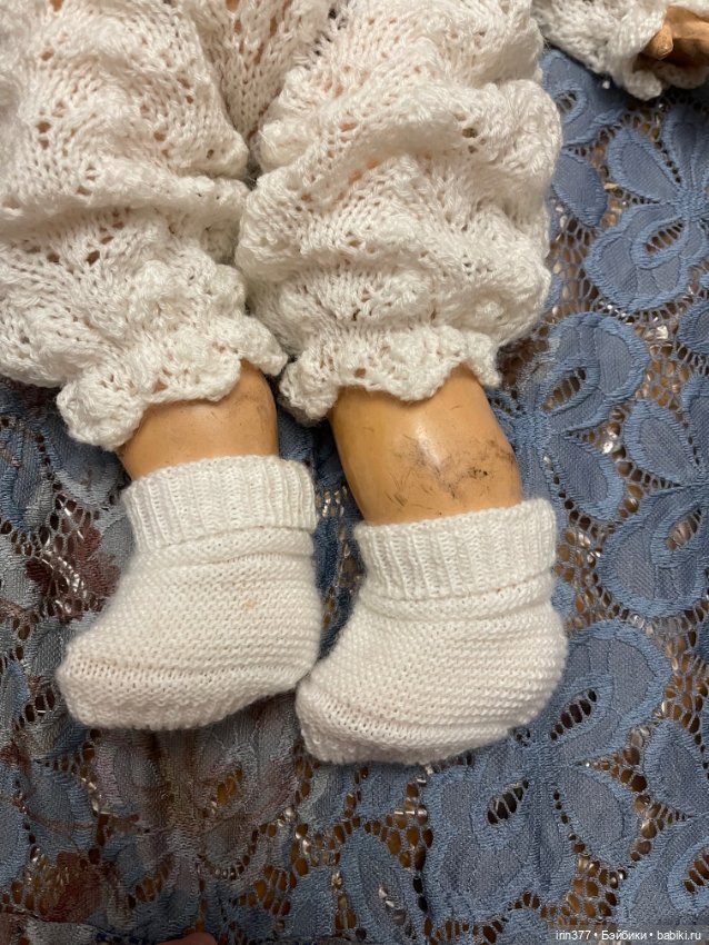 Костюмчик вязаный с пинетками для антикварной или любой другой куклы (фото 3)