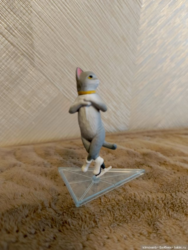 Фигурка "Кошка на коньках" (фото 2)