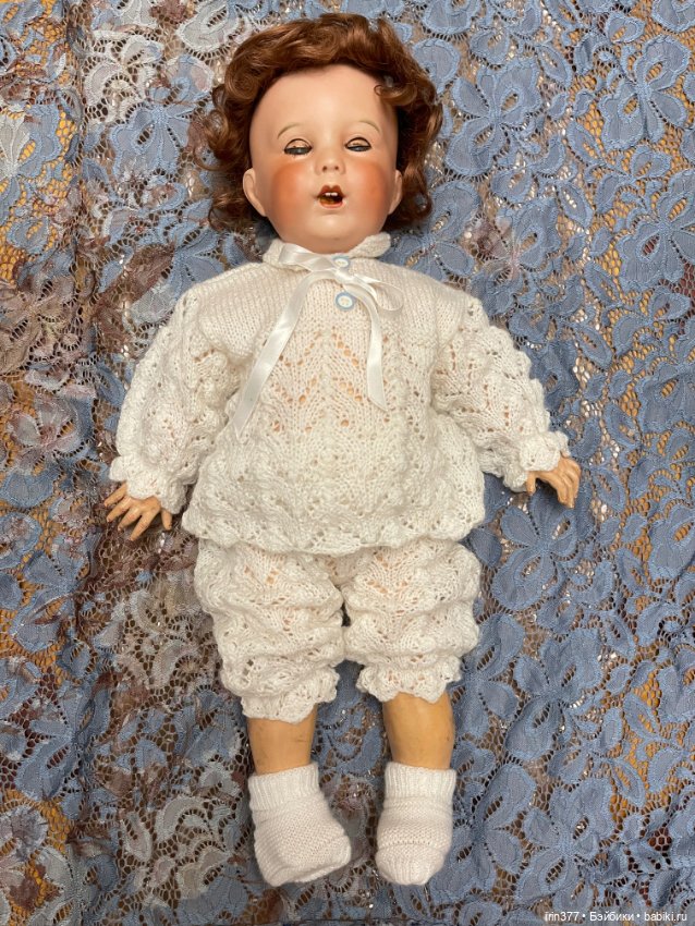 Костюмчик вязаный с пинетками для антикварной или любой другой куклы